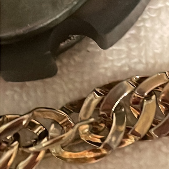 18” gold tone Curb chain Miami chain necklace with fold over clasp - Picture 12 of 13